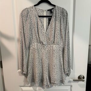 NWT Forever 21 Long-Sleeve Romper, V-Neck, white with black spots, size medium